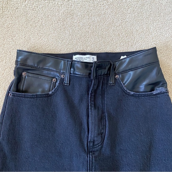 Abercrombie High Rise 90s Relaxed Jeans - Picture 2 of 4